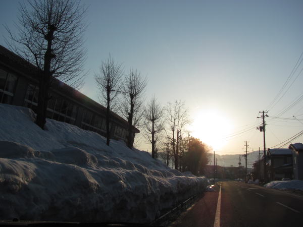 東北中学の体育館脇
